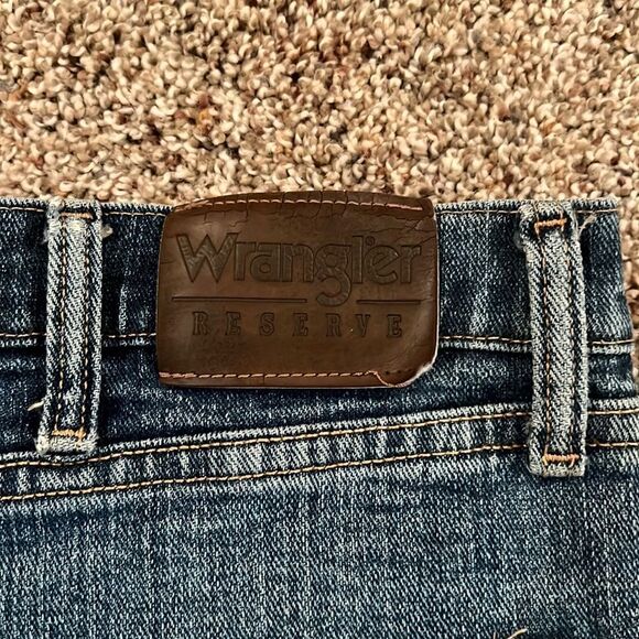 Men’s Wrangler Blue Jeans  - Picture 3 of 6
